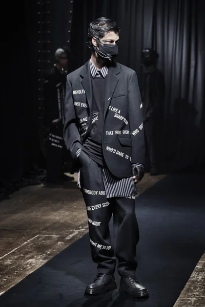 Look 15